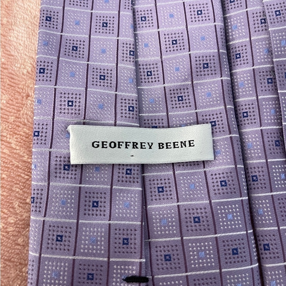 Geoffrey Beene Lavender Geometric Men's Tie - Picture 6 of 8